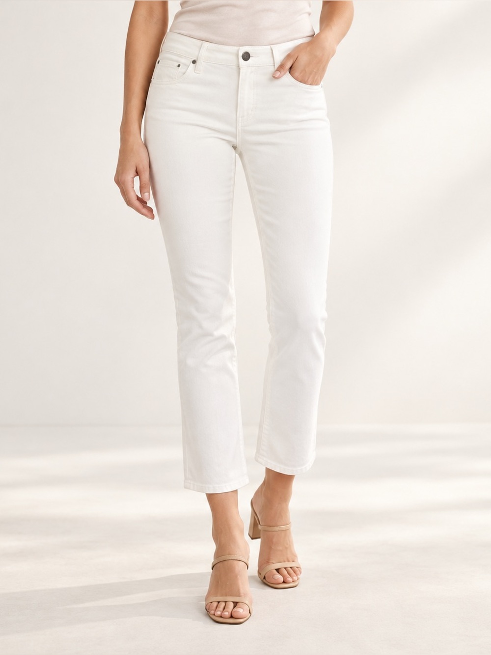 PAIGE Women's white Straight Leg Jeans size 31 Kylie Crop